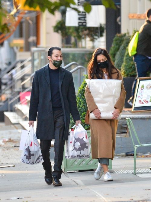 Katie Holmes and Emilio Vitolo Out Shopping in New York 2020/11/16 5