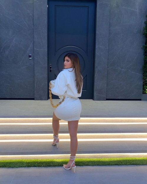 Kylie Jenner in White Short Dress Photos 2020/10/22 3