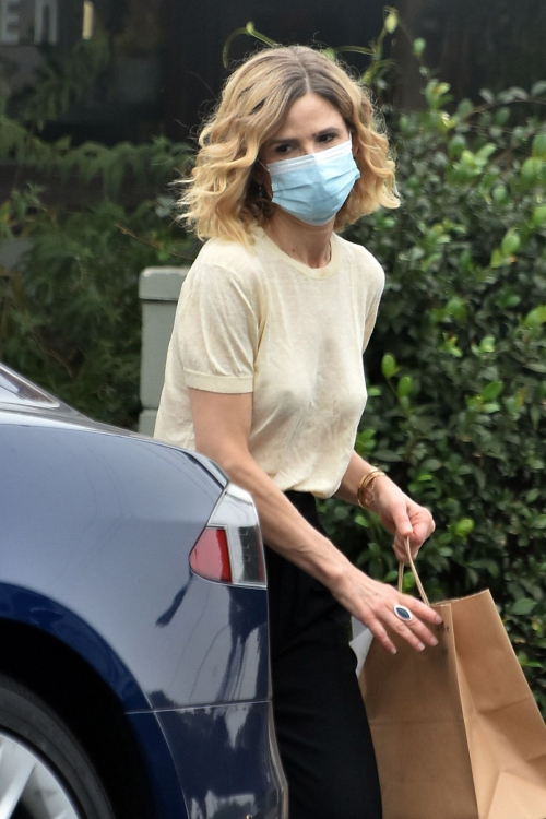 Kyra Sedgwick Picks Up Lunch in Los Feliz 2020/10/21 1