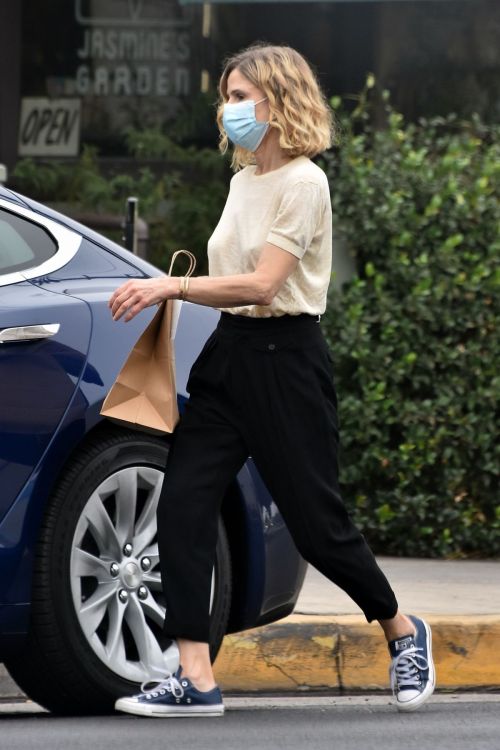 Kyra Sedgwick Picks Up Lunch in Los Feliz 2020/10/21 2