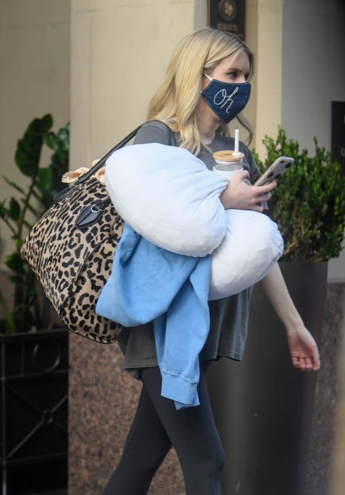 Pregnant Emma Roberts Leaves an Office in Los Angeles 2020/10/21