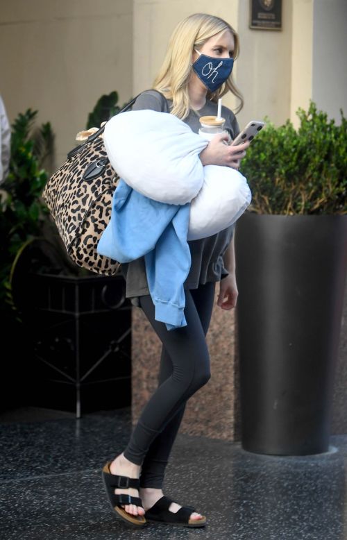 Pregnant Emma Roberts Leaves an Office in Los Angeles 2020/10/21 4