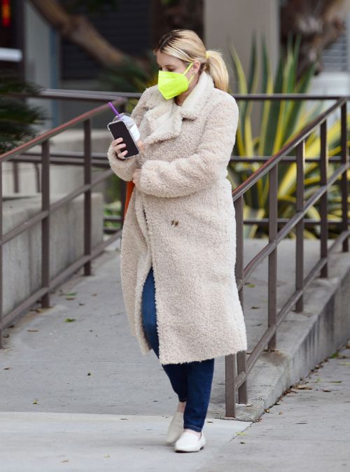 Pregnant Emma Roberts Out for Morning Coffee in Los Angeles 2020/11/23