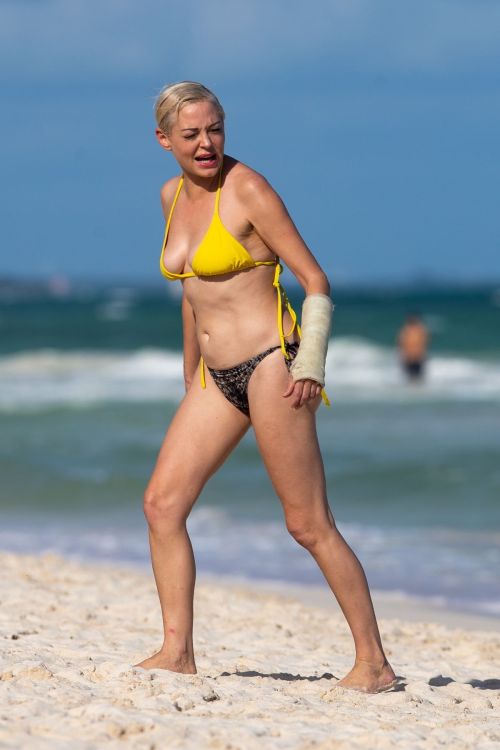 Rose McGowan in Yellow Bikini at a Beach in Tulum 2020/11/23 2