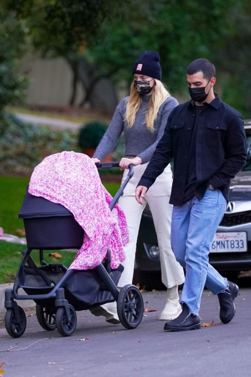 Sophie Turner and Joe Jonas Out on Thanksgiving Day in Los Angeles 11/26/2020 2