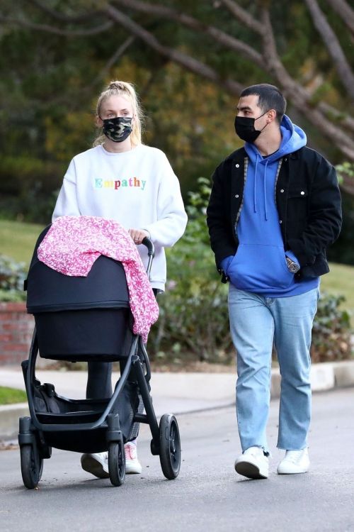 Sophie Turner and Joe Jonas Out with Daughter Willa in Los Angeles 11/27/2020 4