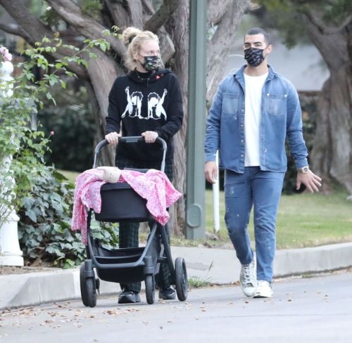 Sophie Turner and Joe Jonas Out with Their Daughter Willa in Los Angeles 2020/11/22