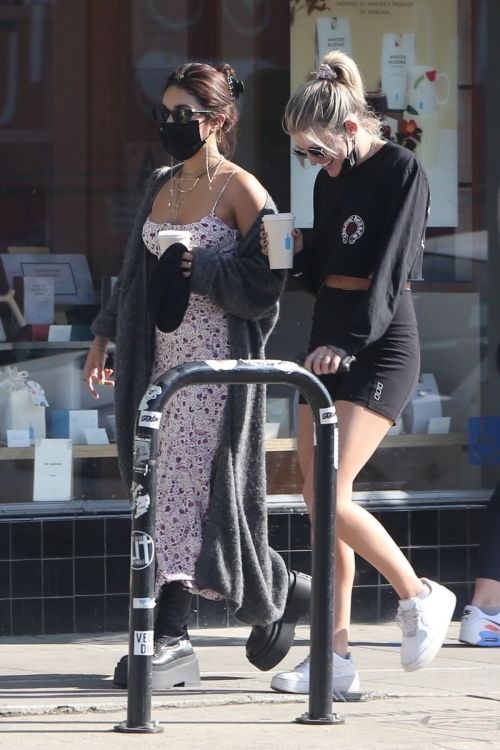 Vanessa Hudgens and GG Magree Out for Coffee in Los Feliz 2020/11/21 7