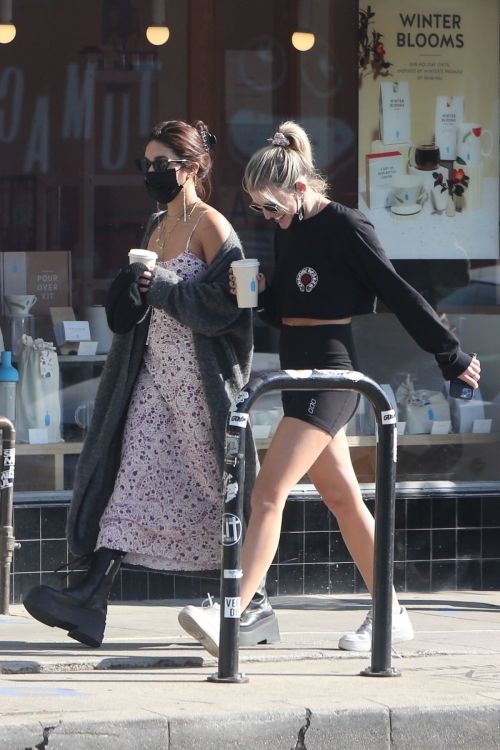 Vanessa Hudgens and GG Magree Out for Coffee in Los Feliz 2020/11/21 8