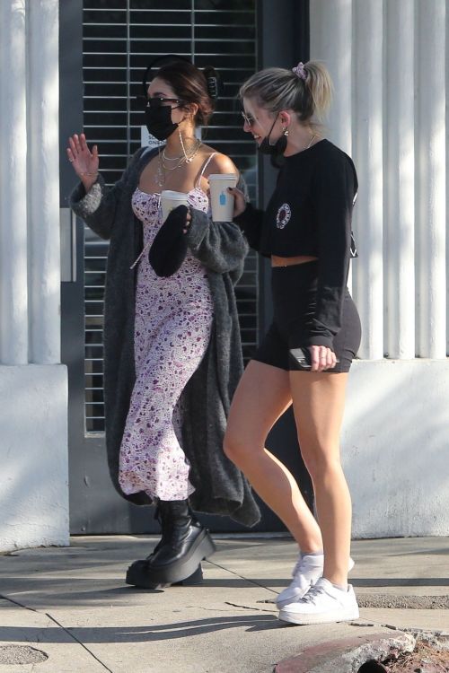 Vanessa Hudgens and GG Magree Out for Coffee in Los Feliz 2020/11/21 9