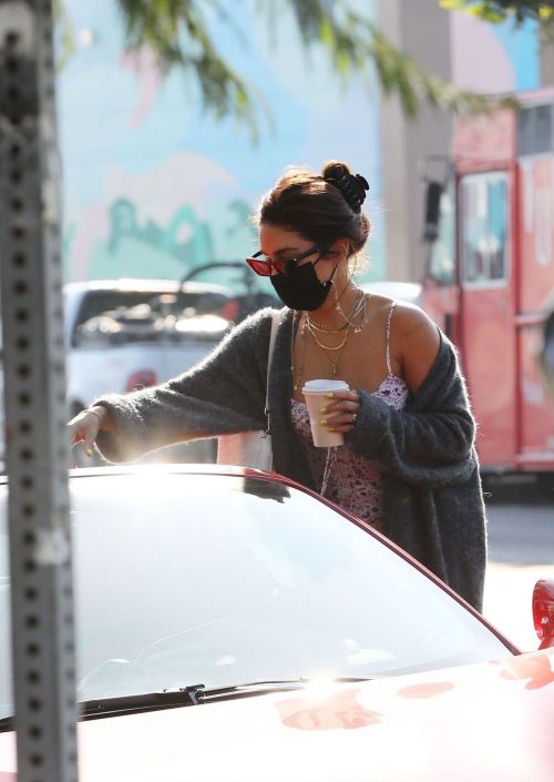 Vanessa Hudgens Out for Coffee in Los Feliz 2020/11/21 1