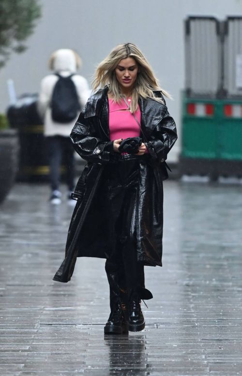 Ashley Roberts after Leaves Global Studios in London 12/03/2020 8