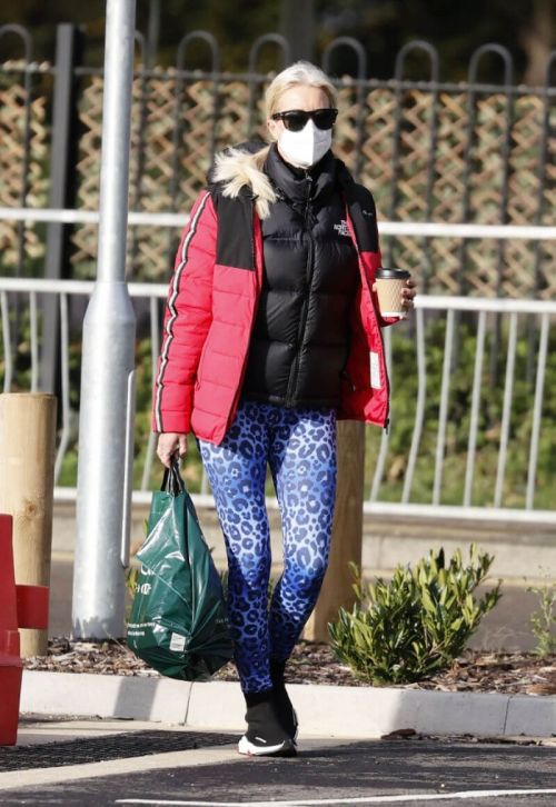 Denise van Outen in Double Puffer Jacket Out Shopping in Chelmsford 11/24/2020 8