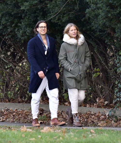 Gwyneth Paltrow and Brad Falchuk walks Out in New York 11/29/2020 3