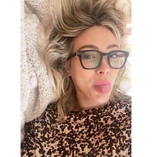 Hilary Duff Selfie Pictures - Instagram Photos 12/04/2020