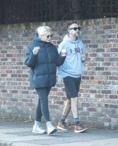 Holly Willoughby with Her Husband Daniel Baldwin Out and About in London 11/10/2020 6