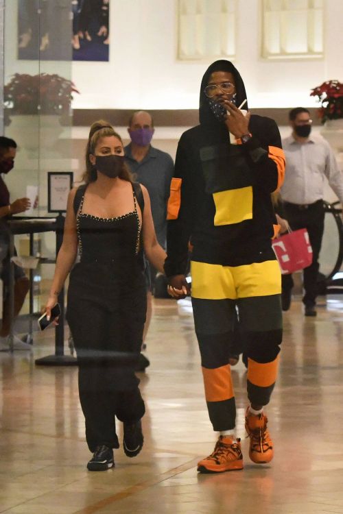 Larsa Pippen with NBA Star Malik Beasley Out at a Mall in Miami 11/23/2020 3