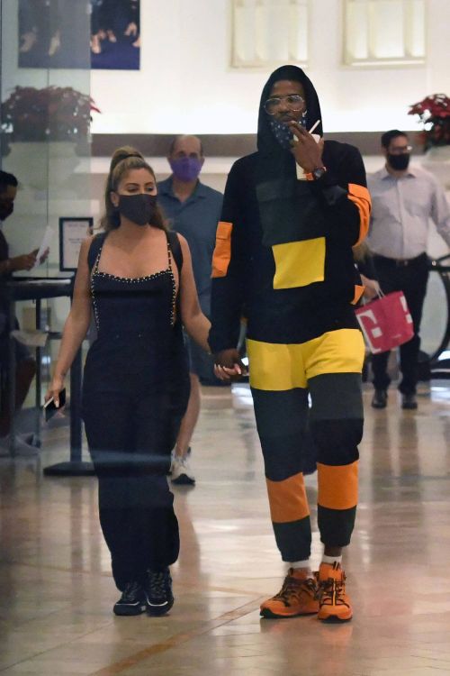 Larsa Pippen with NBA Star Malik Beasley Out at a Mall in Miami 11/23/2020 8