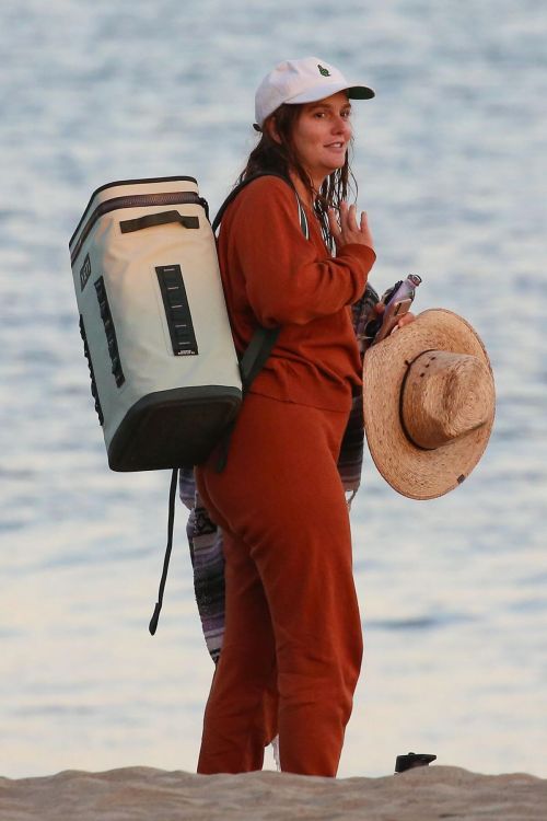 Leighton Meester in Reddish Brown Outfit Out at a Park in Los Angeles 11/23/2020 6