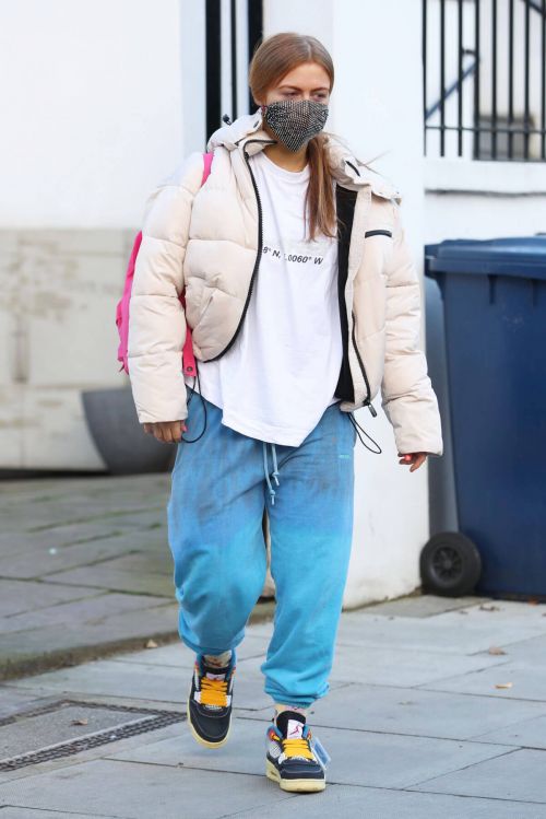 Maisie Smith Arrives at Strictly Come Dancing Rehearsals in London 11/26/2020 6