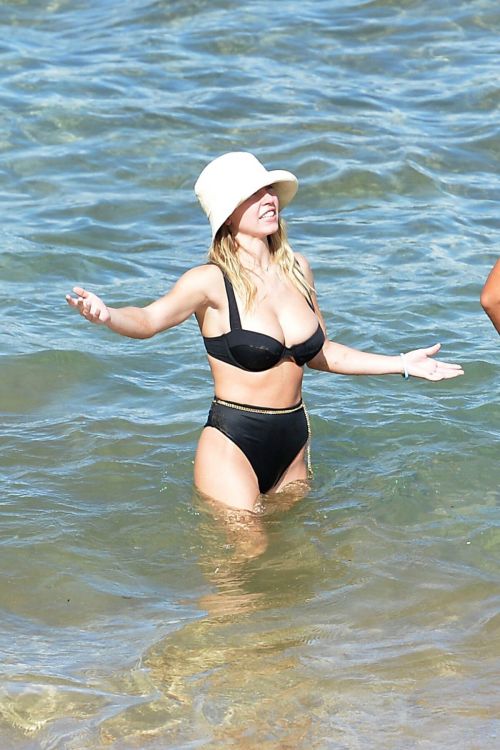 Sydney Sweeney in Black Bikini at a Beach in Hawaii 11/24/2020 8