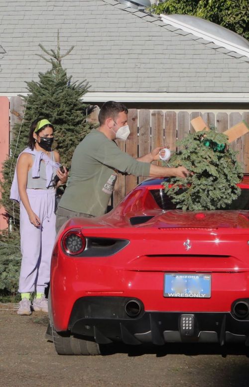 Vanessa Hudgens and GG Magree Shopping for a Christmas Tree in Los Angeles 12/05/2020 5