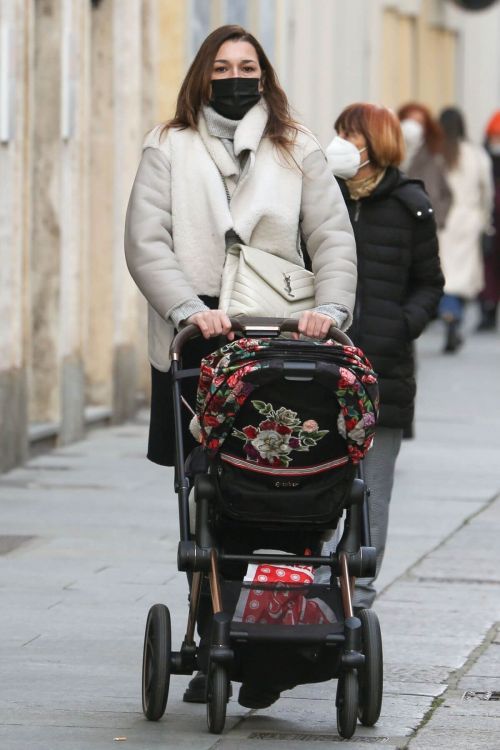 Alena Seredova walks with Her Baby Out in Turin 02/05/2021 1