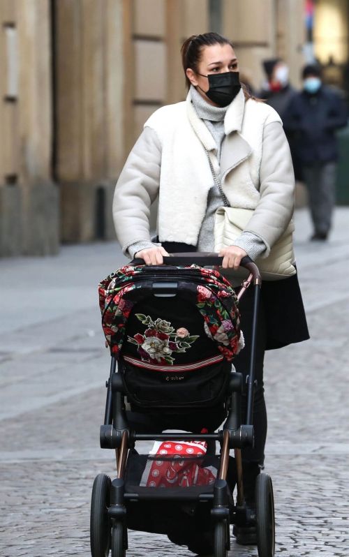 Alena Seredova walks with Her Baby Out in Turin 02/05/2021 2