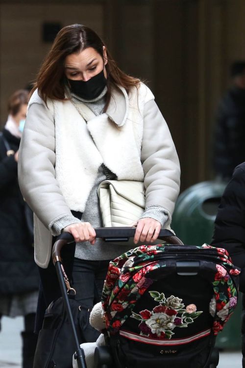 Alena Seredova walks with Her Baby Out in Turin 02/05/2021 3