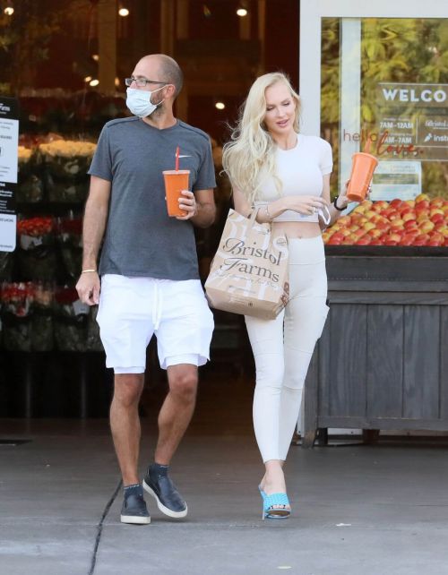 Christine Quinn Shopping in Bristol Farms Out in Los Angeles 02/11/2021