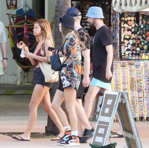 Demi Sims and Francesca Farago on Vacation in Mexico 02/11/2021 1