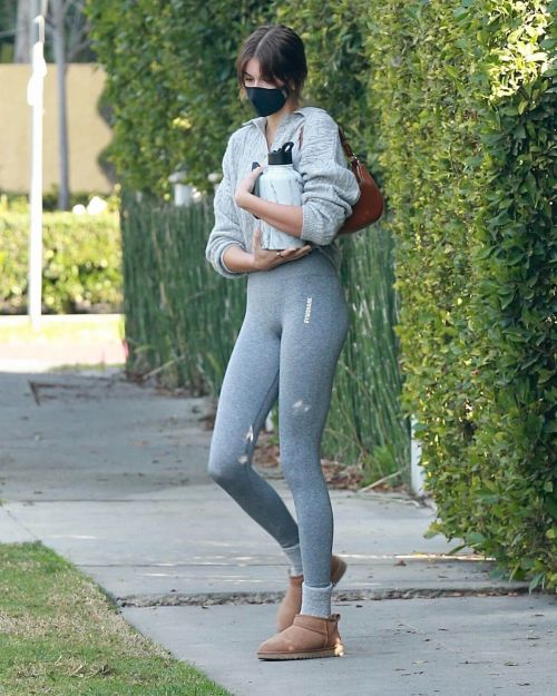 Kaia Gerber Leaves a Pilates Class in a Grey Tights Out in Los Angeles 02/11/2021 1