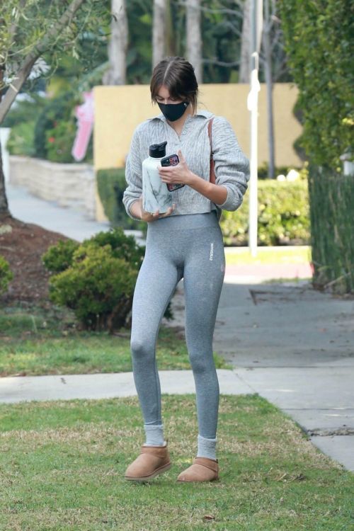 Kaia Gerber Leaves a Pilates Class in a Grey Tights Out in Los Angeles 02/11/2021 3