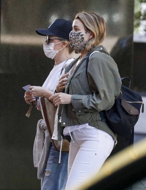 Kylie and Dannii Minogue Out in Melbourne 02/11/2021 1