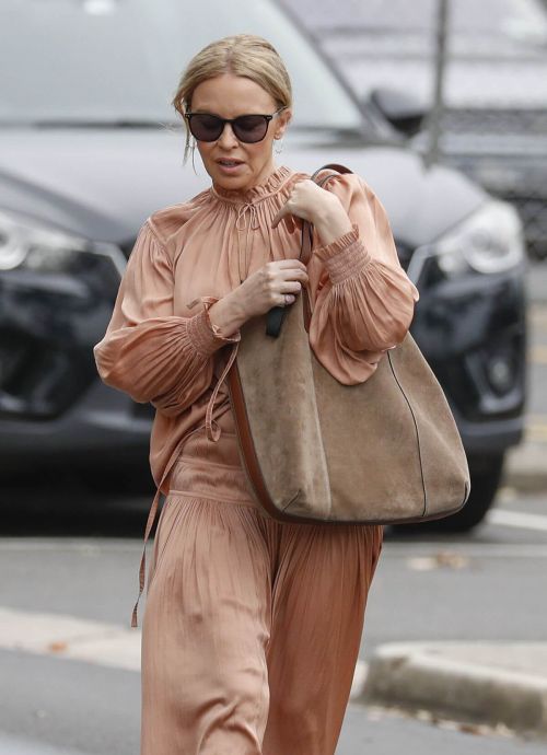 Kylie Minogue Walks with her friends Out in Victoria 02/12/2021 3