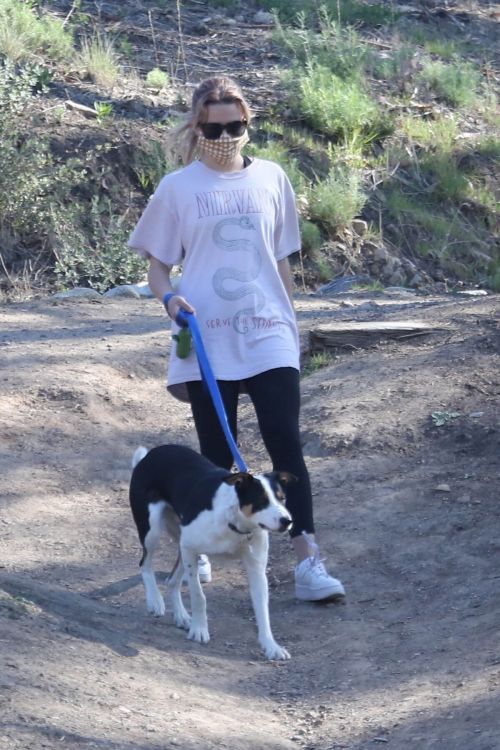 Ava Elizabeth Phillippe Steps Out Hiking with Her Dog in Brentwood 03/19/2021 4