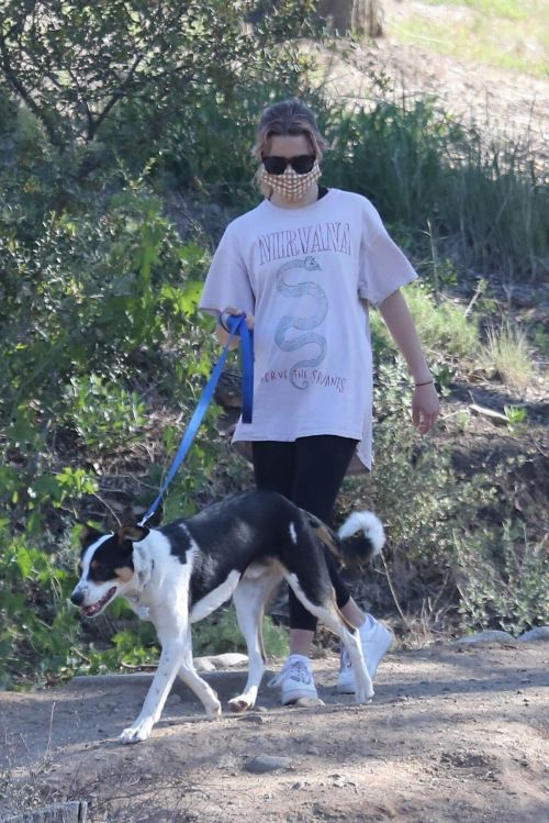 Ava Elizabeth Phillippe Steps Out Hiking with Her Dog in Brentwood 03/19/2021 5