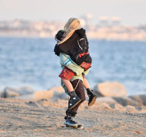 Avril Lavigne and Her Boyfriend Mod Sun Out at a Beach in Santa Monica 03/11/2021 1