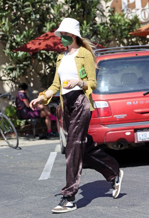 Behati Prinsloo and Adam Levine Day Out in Montecito 03/21/2021 6