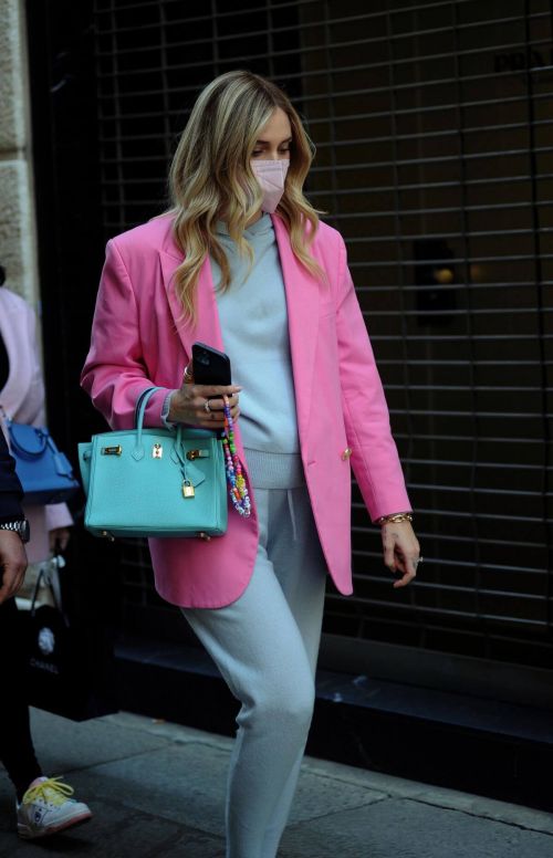 Chiara Ferragni in a Pink Blazer Out for Shopping in Milan 03/12/2021 5