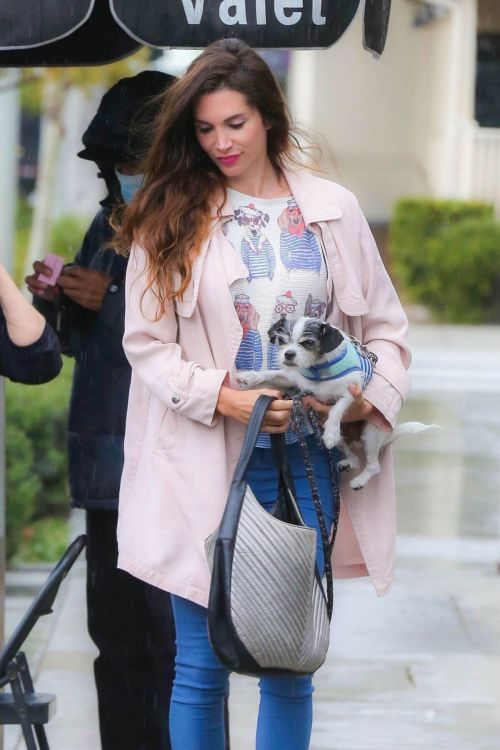 Elisa Jordana with her Pet at Urth Caffe in Los Angeles 03/10/2021 4