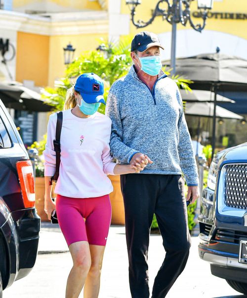 Hayley Roberts and David Hasselhoff Seen at Le Pain Quotidien in Calabasas 03/20/2021 3