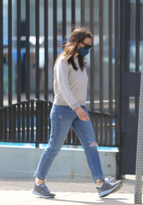 Jennifer Garner in Ripped Denim Out and About in Pacific Palisades 03/24/2021 5