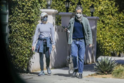 Jodie Foster and Alexandra Hedison Day Out with Their Dog in Santa Monica 03/23/2021 1