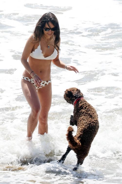 Jordana Brewster Enjoys in Bikini at a Beach in Santa Monica 03/20/2021 10