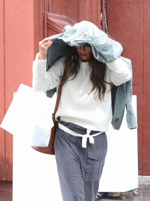 Jordana Brewster in Comfy Outfit Out For Shopping in Brentwood 03/10/2021 4