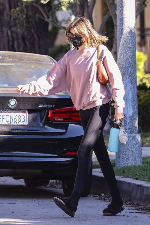 Pregnant Natalie Portman Stills Out in Los Feliz | Celebskart