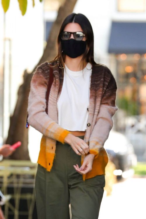 Kendall Jenner Out and About for Breakfast in Los Angeles 03/20/2021 2