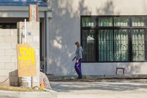 Kristen Bell Spotted on Her New House Construction Area in Los Feliz 03/13/2021 5