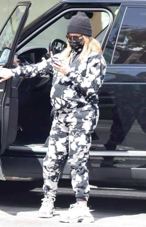 Pregnant Ashley Tisdale Wears a Comfy Outfit While Day Out in Beverly Hills 03/10/2021 5